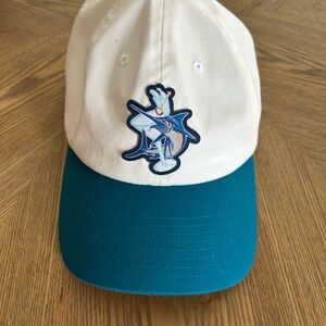 Women’s Columbia sportswear Baseball Cap.